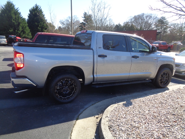 This 2018 Toyota Tundra looks flawless after the expert team at Lee's Collision Center in Loganville, GA completed the repair.